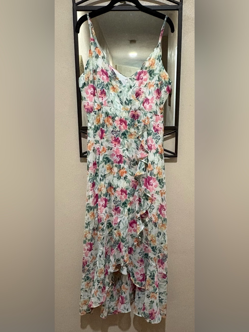 En Creme Floral High-Low Maxi Dress in White with Pink & Green Size L